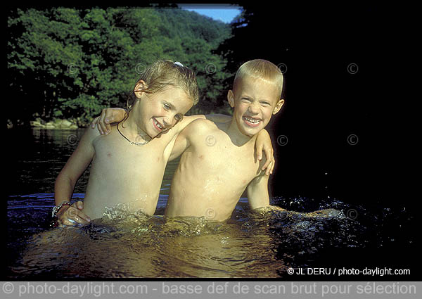 enfants dans la rivire - children in the river